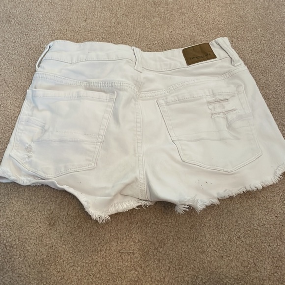 great shape white American eagle jean shorts - Picture 2 of 3